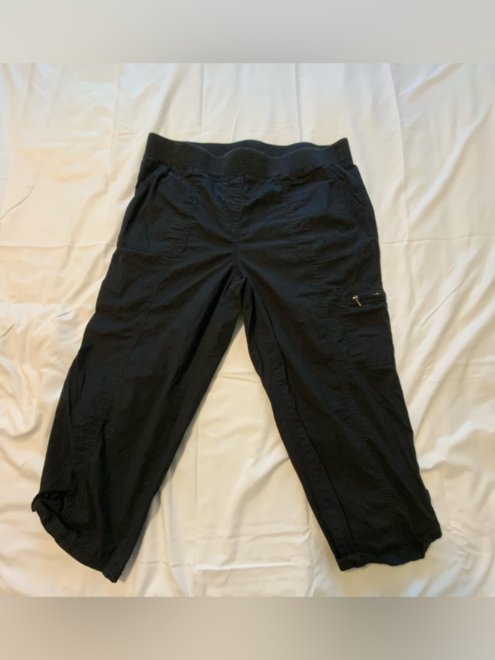 Chico’s Poplin Cargo Capri Pants Women’s Size 2.5 (US 14) Black Stretch Pull-On